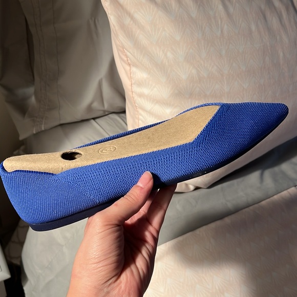 BRAND NEW NEVER BEEN WORN Cornflower Blue Rothy’s Point Flats - Picture 6 of 6